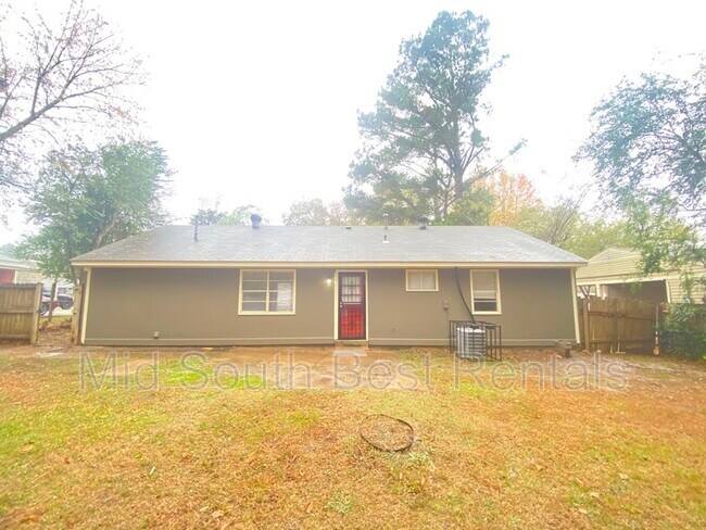 Foto del edificio - 3538 Suzanne Dr