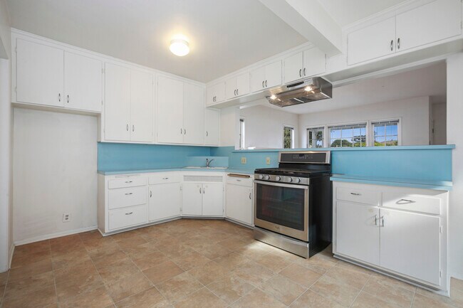 Building Photo - 11813 Gateway Blvd