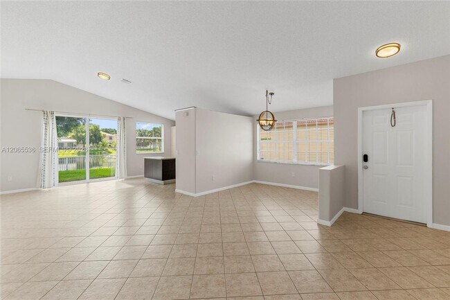 Foto del edificio - 363 NW 158th Ave