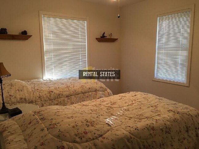 Building Photo - 4 bedroom in Elk Rapids MI 49629