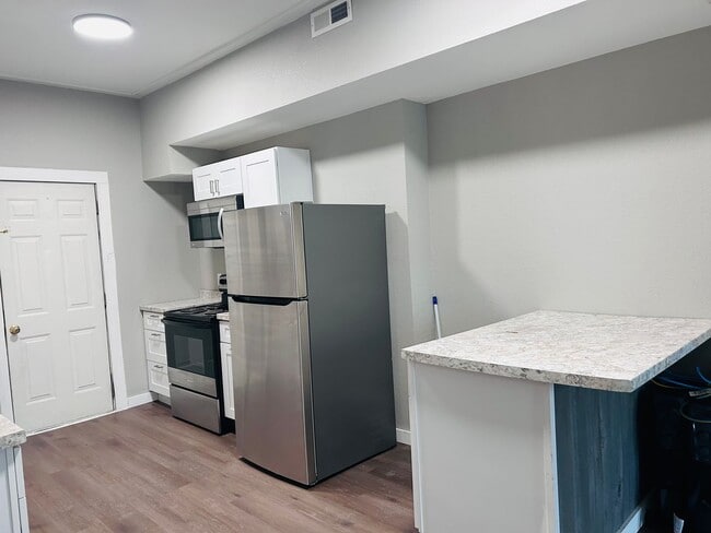 Foto del edificio - 1737 Madison St