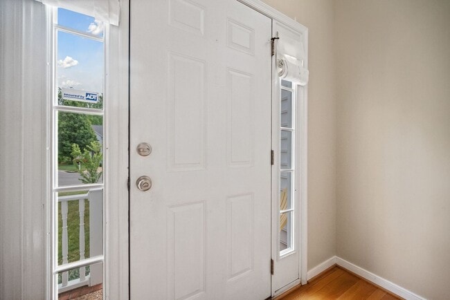 Building Photo - Beautiful 5 Bedroom 3.5 Bath Home in Glen ...