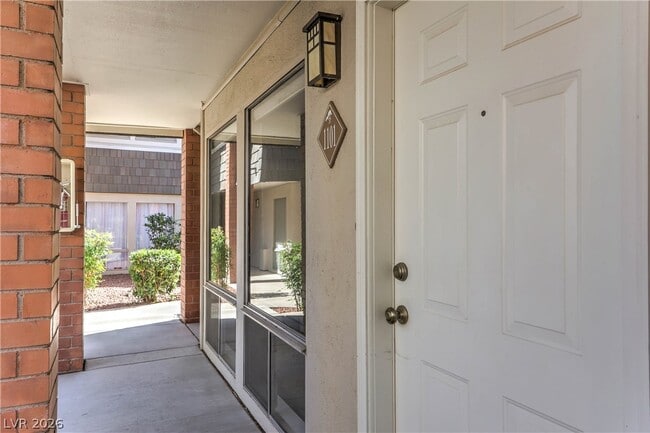 Building Photo - 714 Oakmont Ave