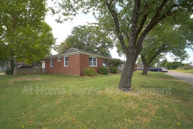 Building Photo - 10 S 106th E Pl