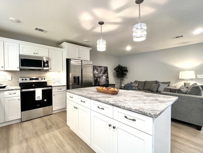 Foto del edificio - For Lease - 3 Bed, 2.5 Bath, 1515sqft Town...