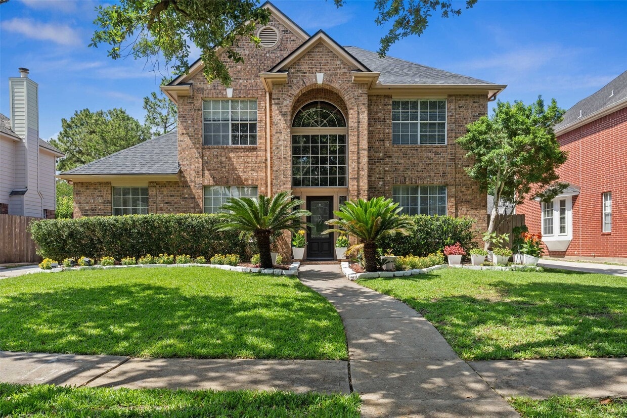 Primary Photo - 2112 Shadow Bay Cir