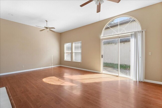 Foto del edificio - 4541 Country Run Way