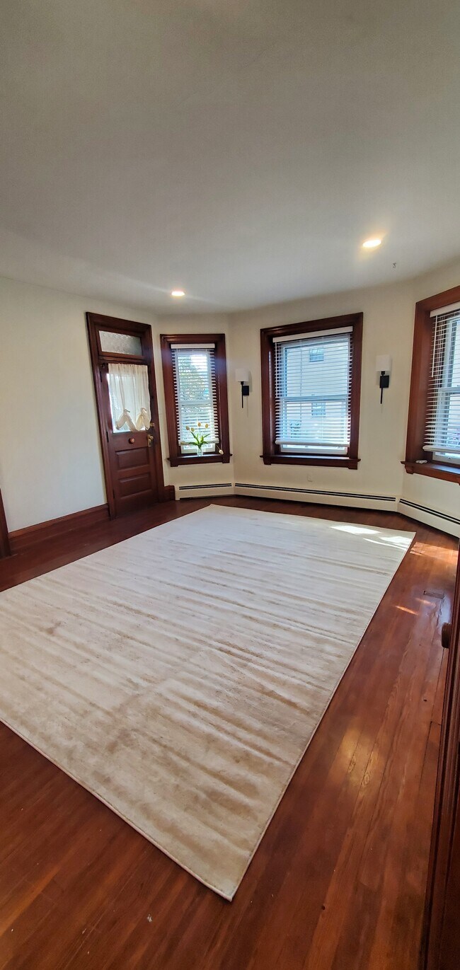 Foto del edificio - 156 S Main St