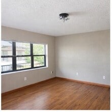 Building Photo - 851 E 41st St