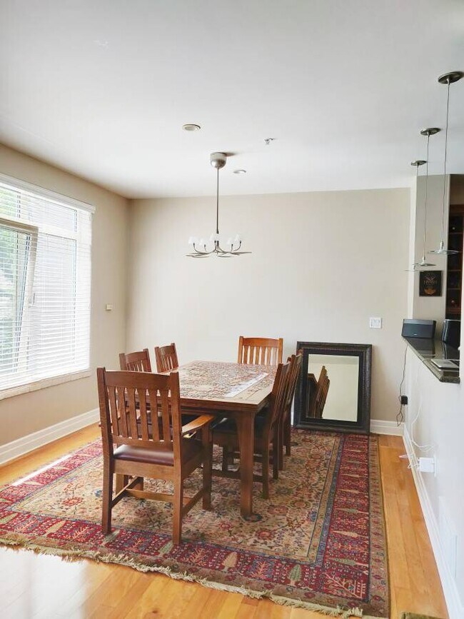 Foto del edificio - 2551 Thorndyke Ave W