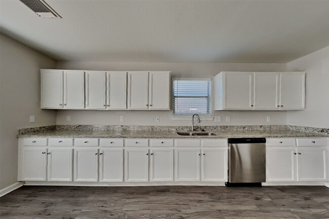 Foto del edificio - 17039 Kemble Creek Dr