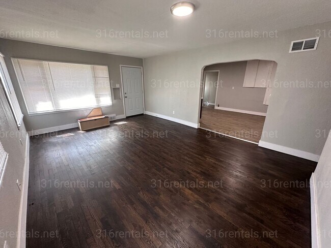 Building Photo - 820-822 N Belmont Ave