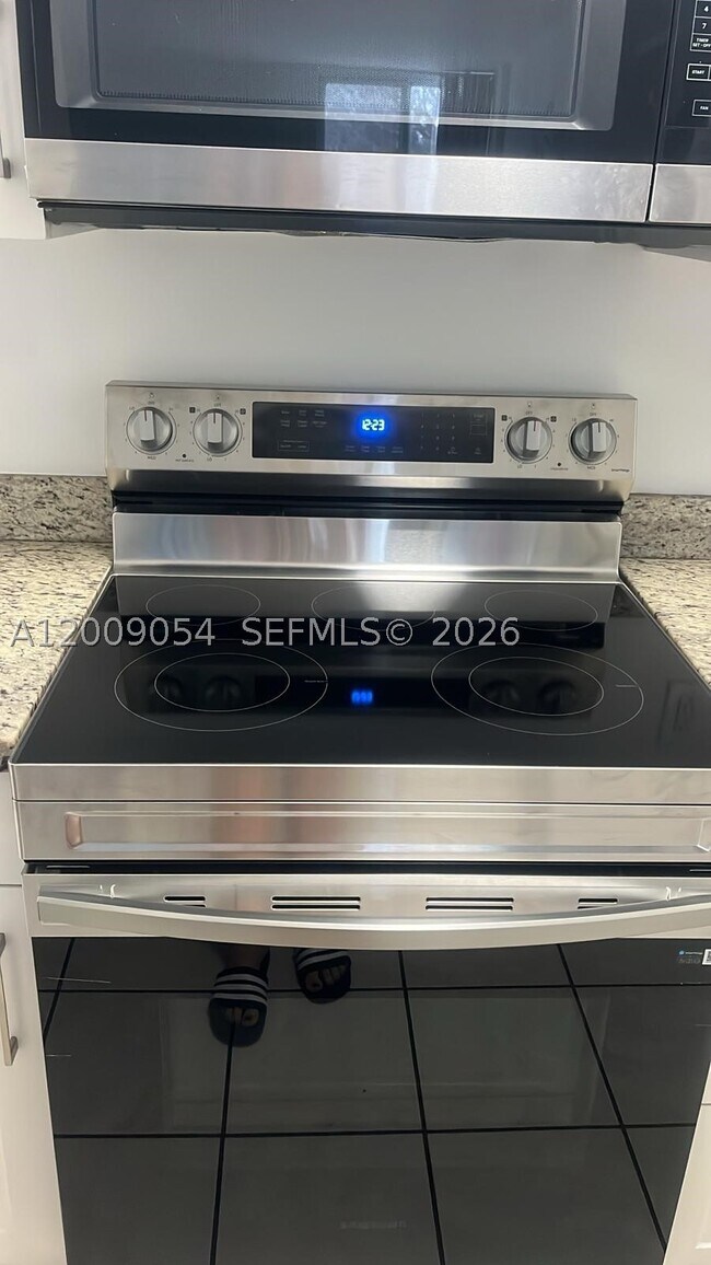 Foto del edificio - 6955 NW 186th St