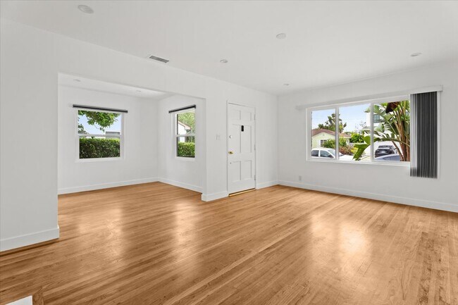 Foto del edificio - 12035 Clover Ave