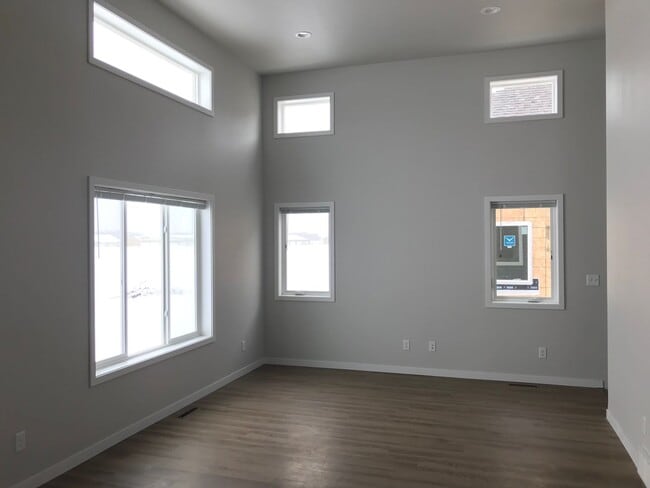 Building Photo - 2119 Allison Ln W