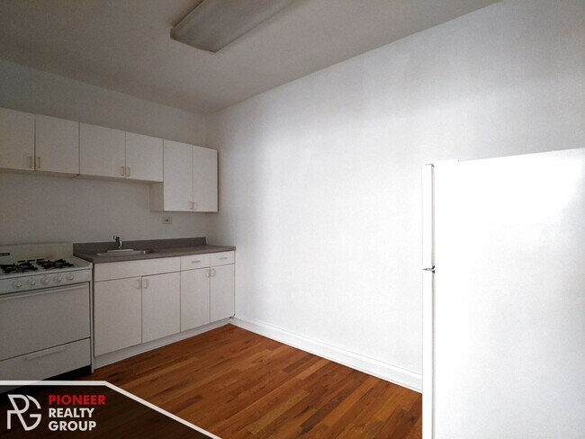 Foto del edificio - 546 W Wellington Ave
