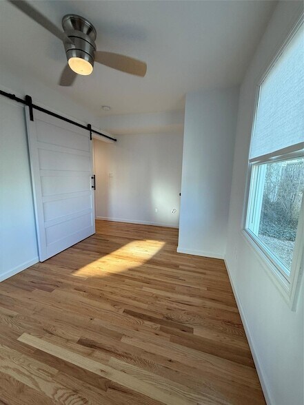 Foto del edificio - 733 E Walnut St