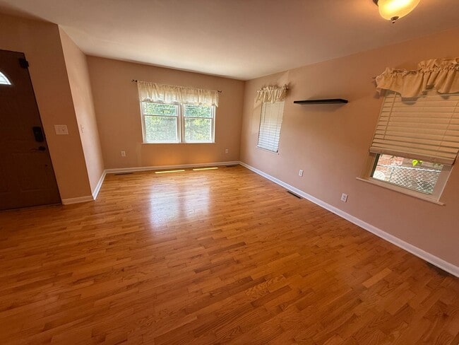 Building Photo - 908 Churchill Cir