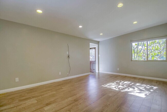 Building Photo - Pool Home in Quiet Neighborhood