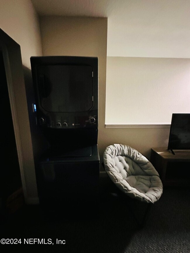 Foto del edificio - 439 Midway St