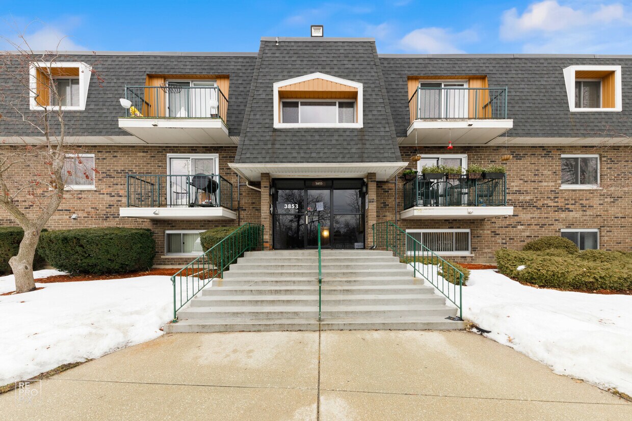 3853 N Parkway Dr Unit 1A, Northbrook, IL 60062 Condo for Rent in Northbrook, IL