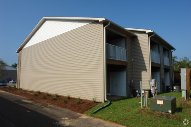 Foto del edificio - 53-53 Robys Dr