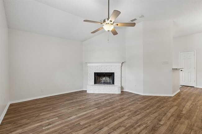 Building Photo - 2345 Park Vista Dr