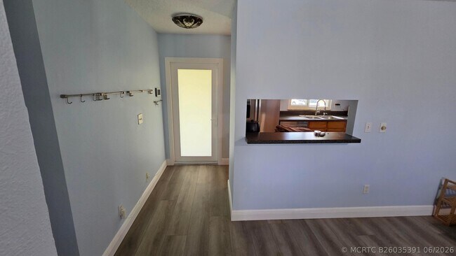 Building Photo - 2209 SE East Dunbrooke Cir