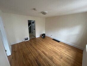 Building Photo - 4843 N Oakley Ave