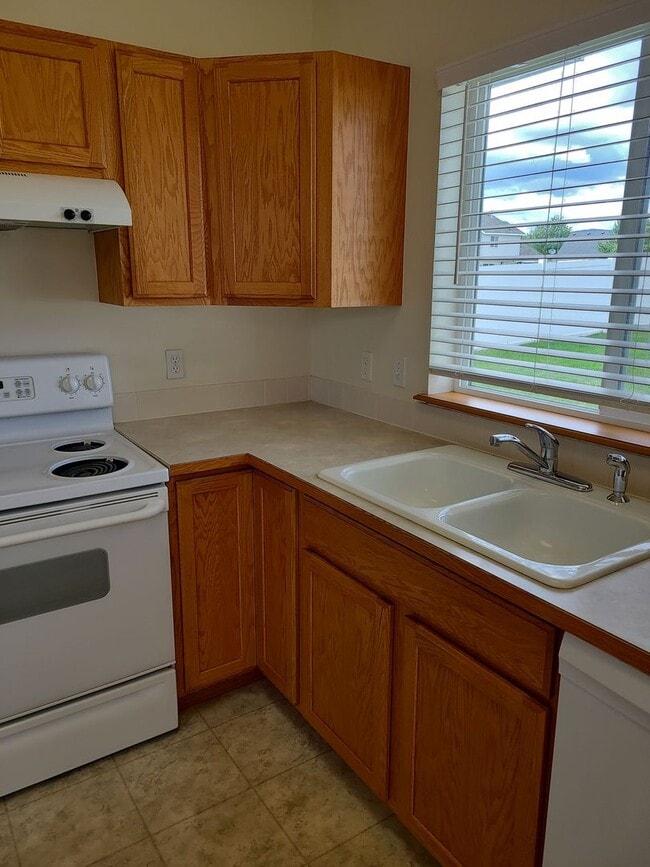 Building Photo - Lovely 3 Bedroom 2 Bath Sunshine Meadows Home for Rent!