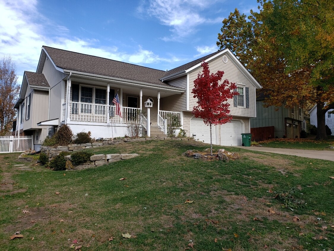 206 SE Brownfield Dr, Lees Summit, MO 64063 House Rental in Lees