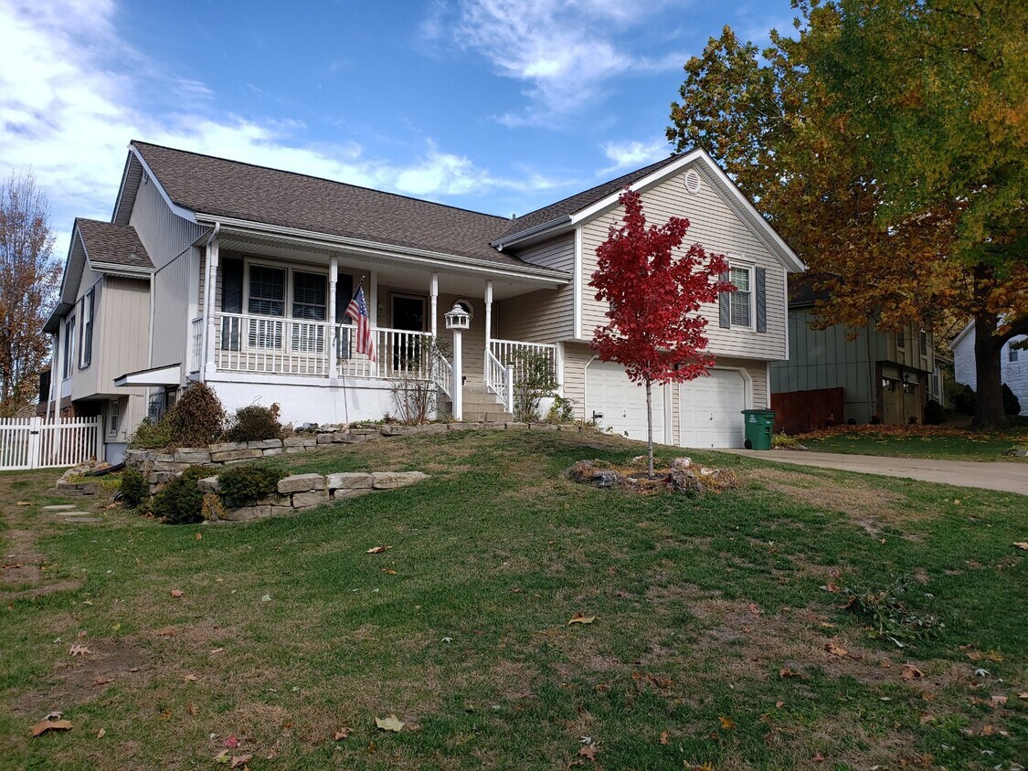 206 SE Brownfield Dr, Lees Summit, MO 64063 House Rental in Lees