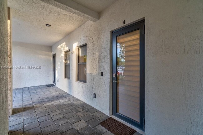 Foto del edificio - 7925 NW 104th Ave