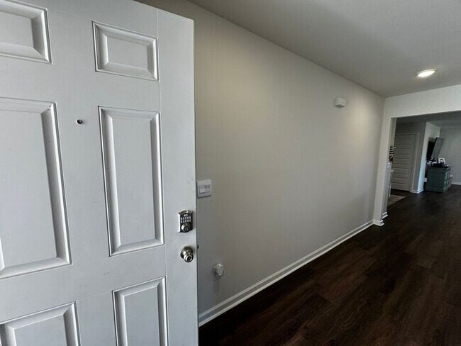 Foto del edificio - Beautiful 5 bedroom home available for rent