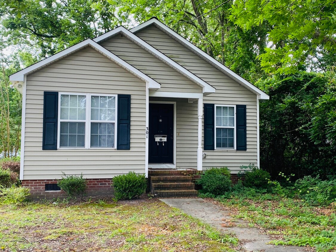 Building Photo - 301 Maple St
