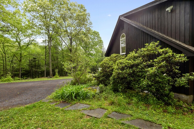Building Photo - 11 Partridge Ln