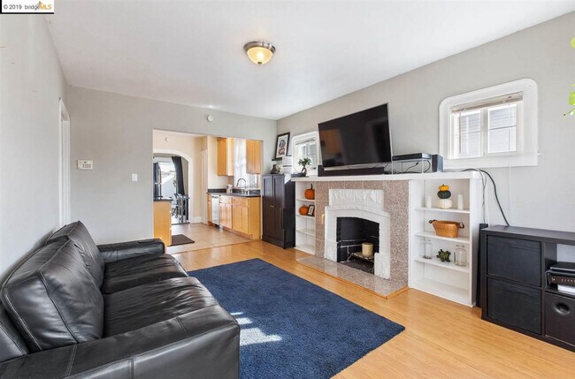 Building Photo - 3620 Allendale Ave