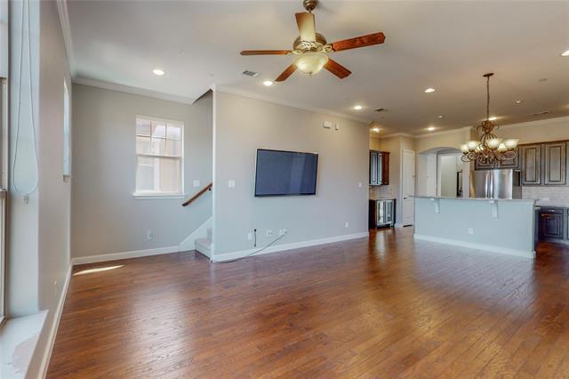 Building Photo - 606 Arbol