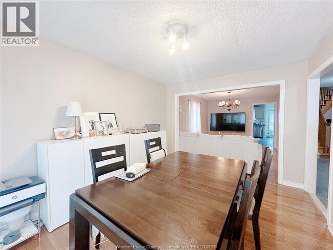 Photo du bâtiment - 940 Greenpark Blvd