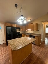 Building Photo - 989 Laurelhurst Dr