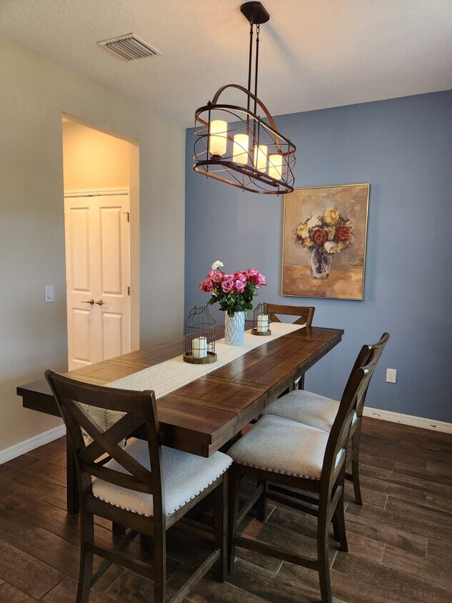 Foto principal - 6331 Laurelcrest Gln