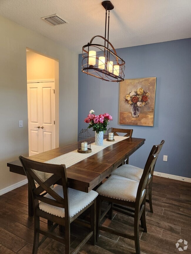 Building Photo - 6331 Laurelcrest Gln