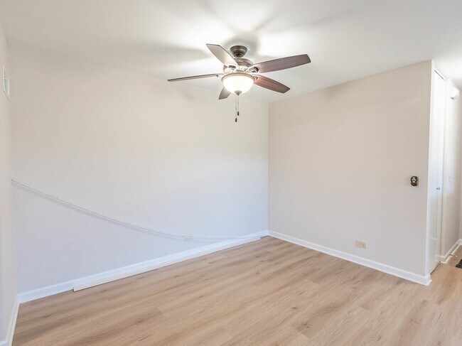 Building Photo - 530 Shorely Dr