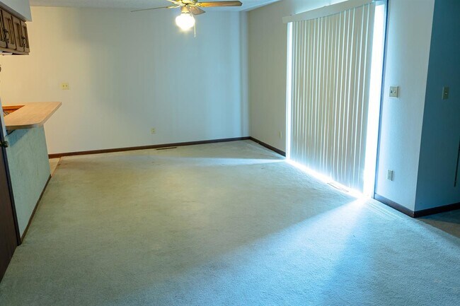 Building Photo - 343 Willow Wind Pl