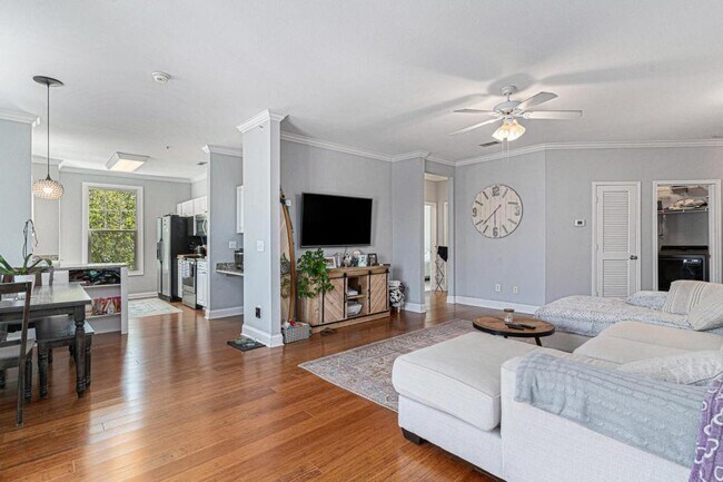 Foto del edificio - 130 River Landing Dr