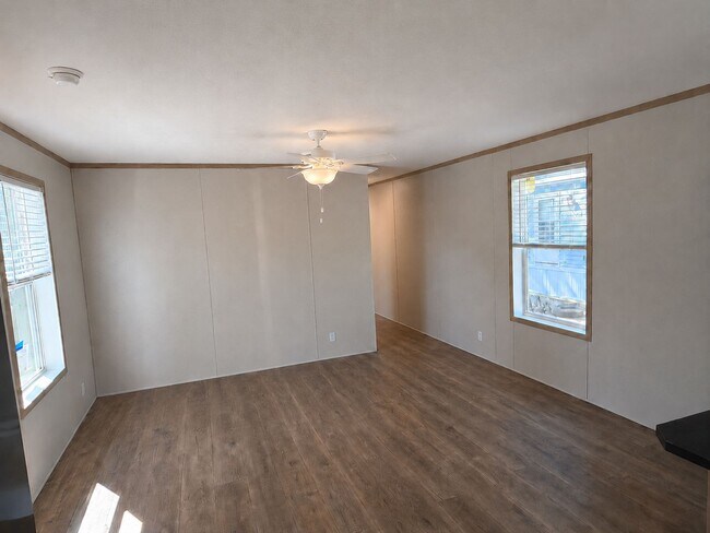 Foto del edificio - 4052 Underwood Ct