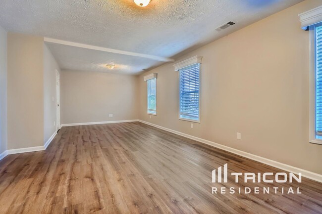 Building Photo - 90 Pebble Ln