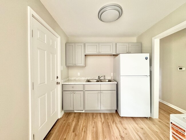 Foto del edificio - Renovated 3-bedroom convenient to I-40