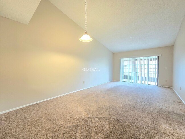 Building Photo - Charming 3-Bed, 2-Bath Townhome within Silver Park Villas