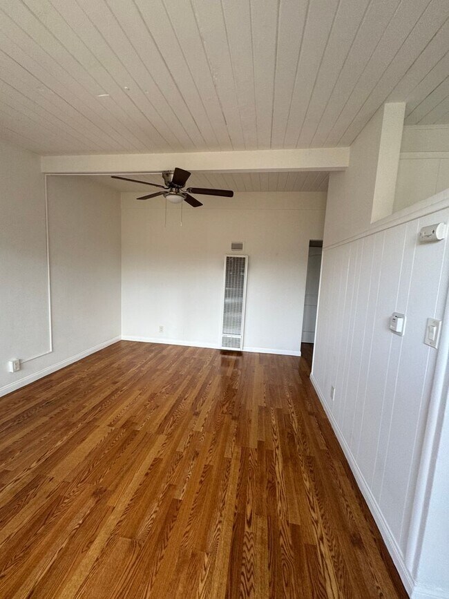 Foto del edificio - Comfortable 1-Bedroom in Gardena – Stylish...